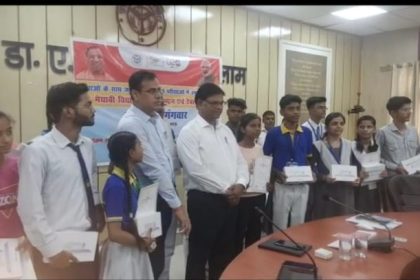 21 मेधावी छात्रों