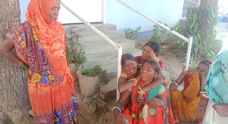 The relatives of the deceased are in bad condition by crying