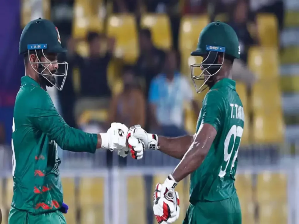 Bangladesh team came to bat first after winning the toss.
