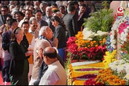 पीएम मोदी ने शहीद जवानों को दी श्रद्धांजलि