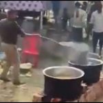 महाकुंभ मेले में भंडारे के भेाजन में डाली राख