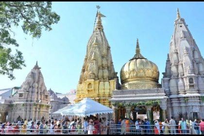 काशी विश्वनाथ मंदिर पर हुई धन की वर्षा