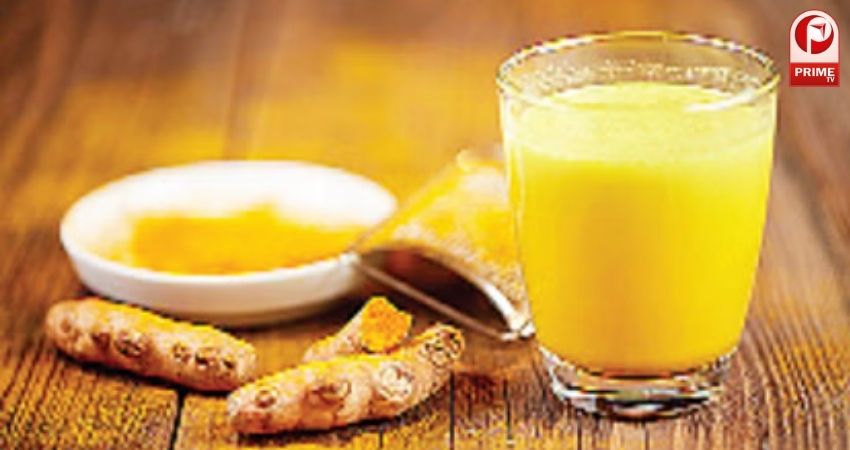 हल्दी वाला दूध पिएं...