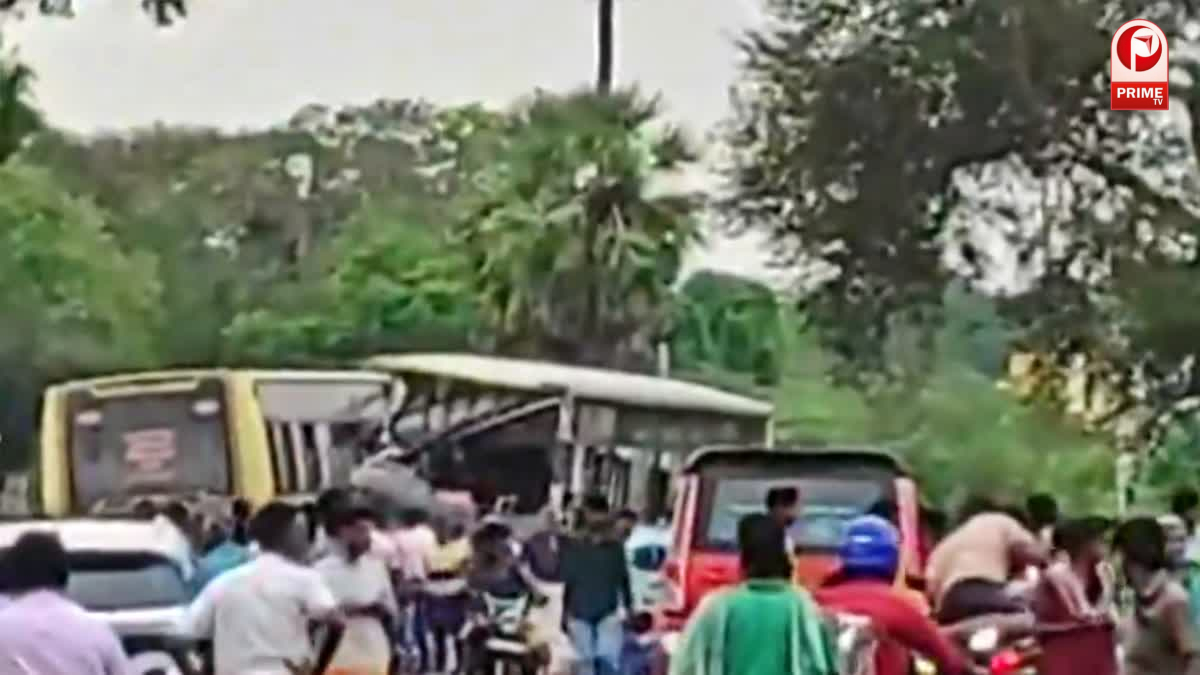 दो सरकारी बसों की टक्कर से मचा हडकंप
