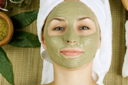 घर पर ऐसे बनाएं नीम फेस स्प्रे