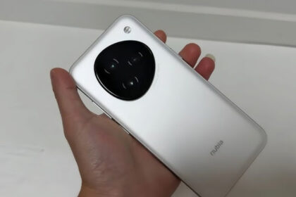 दुनिया का पहला ऑल-इन-वन स्मार्टफोन लॉन्च!