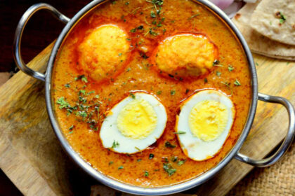 ऐसे तैयार करें रेस्टोरेंट जैसी क्रीमी मलाई एग करी