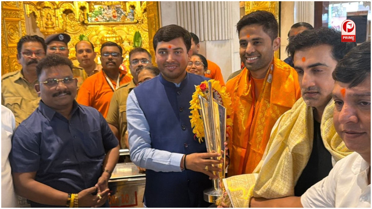 ट्रॉफी लेकर सिद्धिविनायक पहुंचे सूर्या और गंभीर