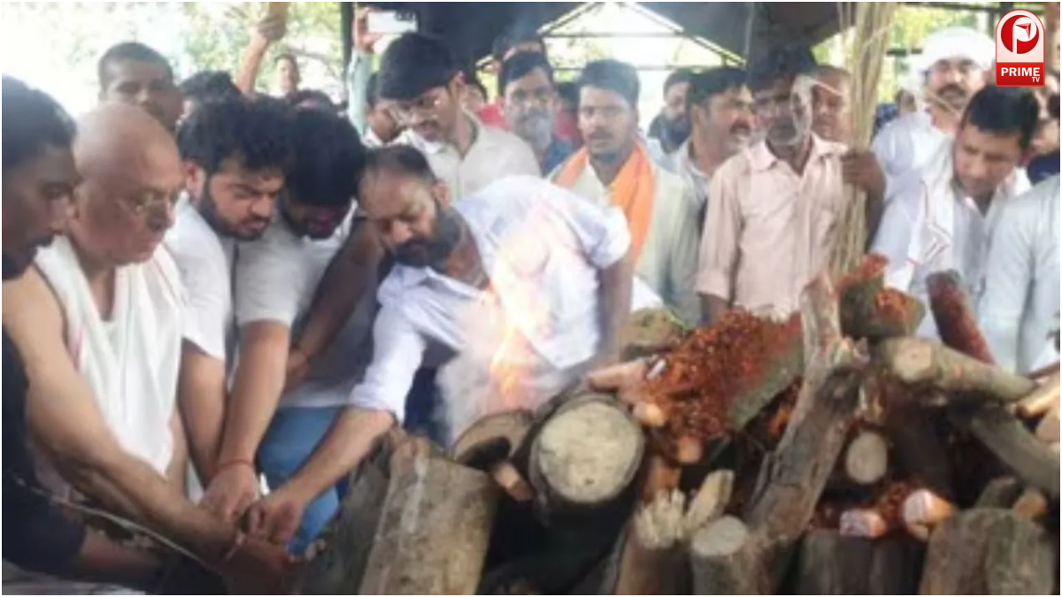 अर्पणा के पिता ने निभाई अंतिम विदाई