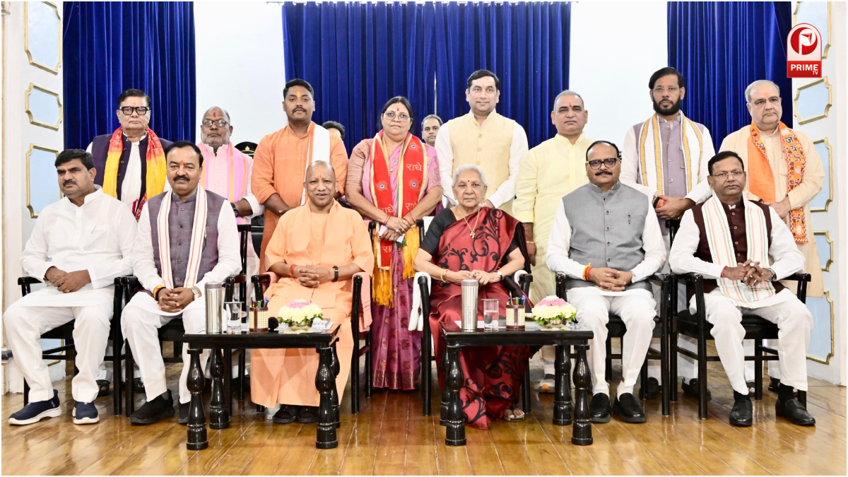 Yogi कैबिनेट में 8 मंत्रियों की शपथ