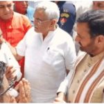 डीपार्क हादसे के पीड़ितों से मिले मुख्यमंत्री